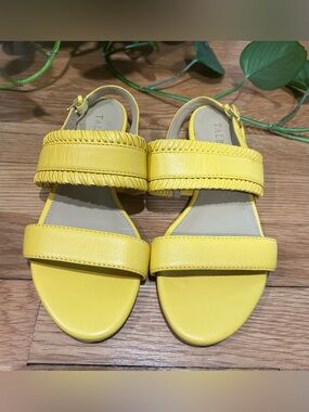 Talbots Yellow Keri Whipstitch Nappa Sandals Women’s size 6M Leather Memory Foam